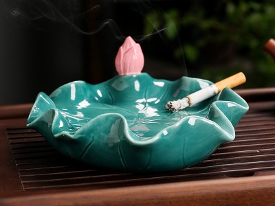 陶瓷烟缸家用办工桌装饰摆件新款客厅茶桌摆设复古典雅荷叶烟缸新图6
