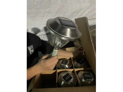 库存清货 产品名称：太阳能充电户外草坪灯图2